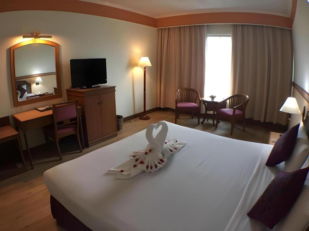 Sakura Hotel Хатъяй Экстерьер фото