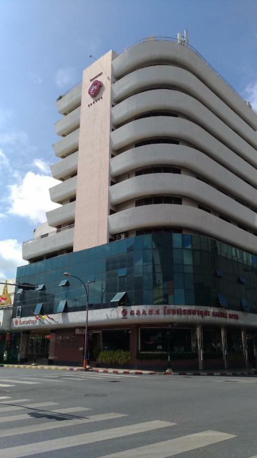 Sakura Hotel Хатъяй Экстерьер фото